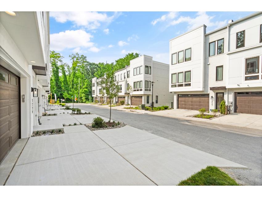 Crescent - 24ft-wide Townhome with Rooftop Terrace 